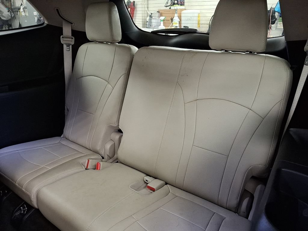 Used 2018 Buick Enclave Essence AWD/4WD image 8