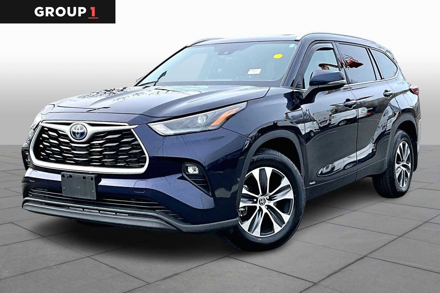 Used 2022 Toyota Highlander XLE AWD/4WD image 1