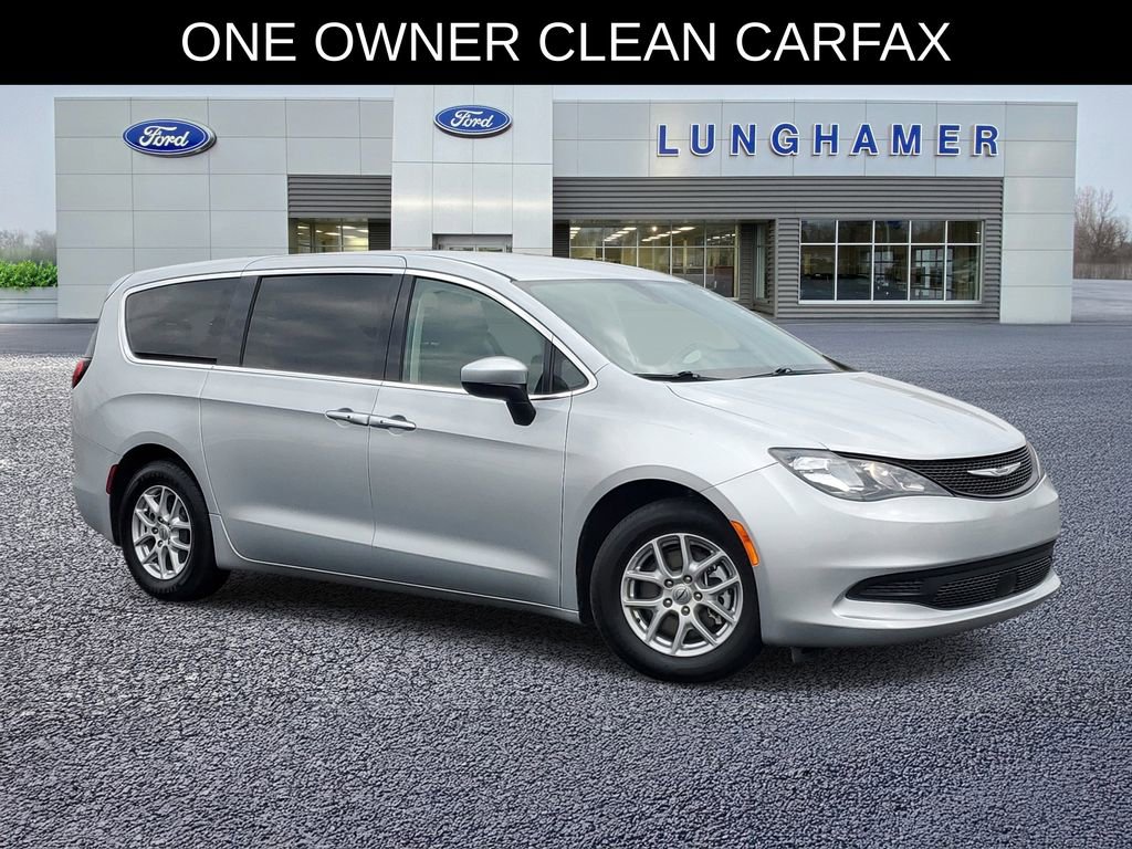 Used 2022 Chrysler Voyager LX image 1
