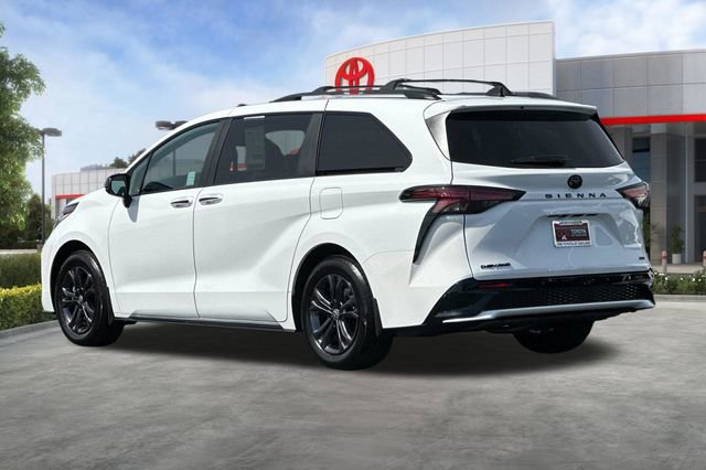 Used 2026 Toyota Sienna XSE AWD/4WD image 6