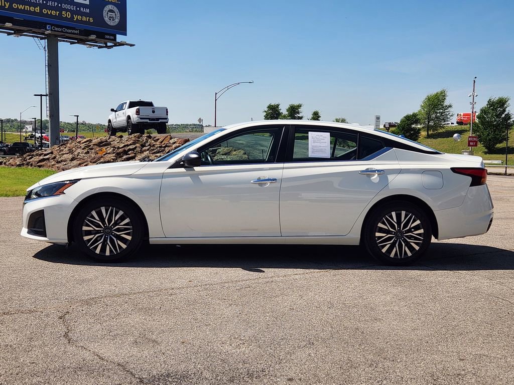 Used 2025 Nissan Altima 2.5 SV FWD image 4