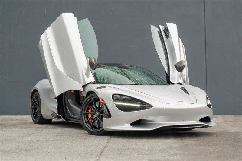 Used 2024 McLaren 750S Spider image 2