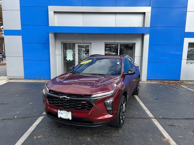 Used 2024 Chevrolet Trax RS image 2