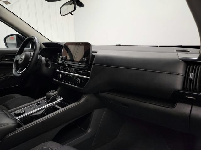 Used 2025 Nissan Pathfinder SV AWD/4WD image 33