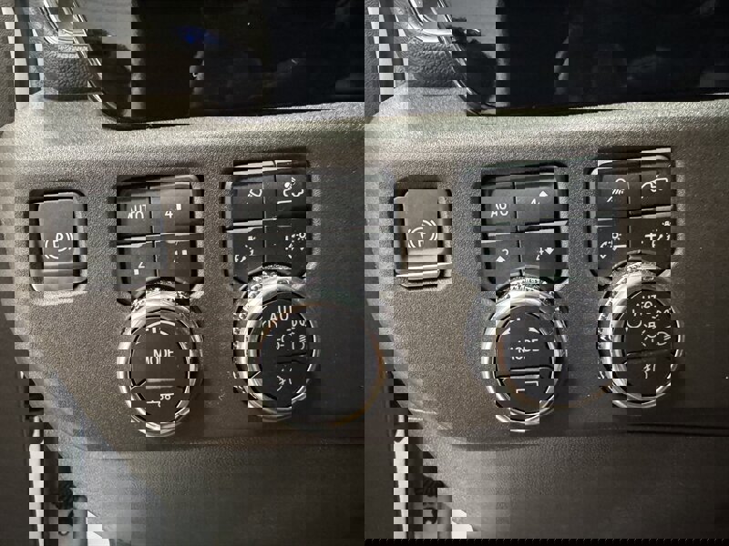 Used 2025 GMC Sierra 1500 SLT w/ SLT Premium Package image 8