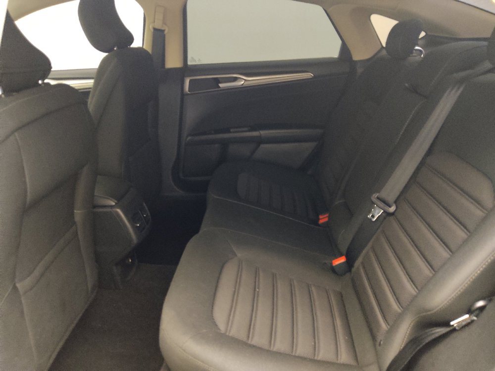 Used 2019 Ford Fusion SE FWD image 18
