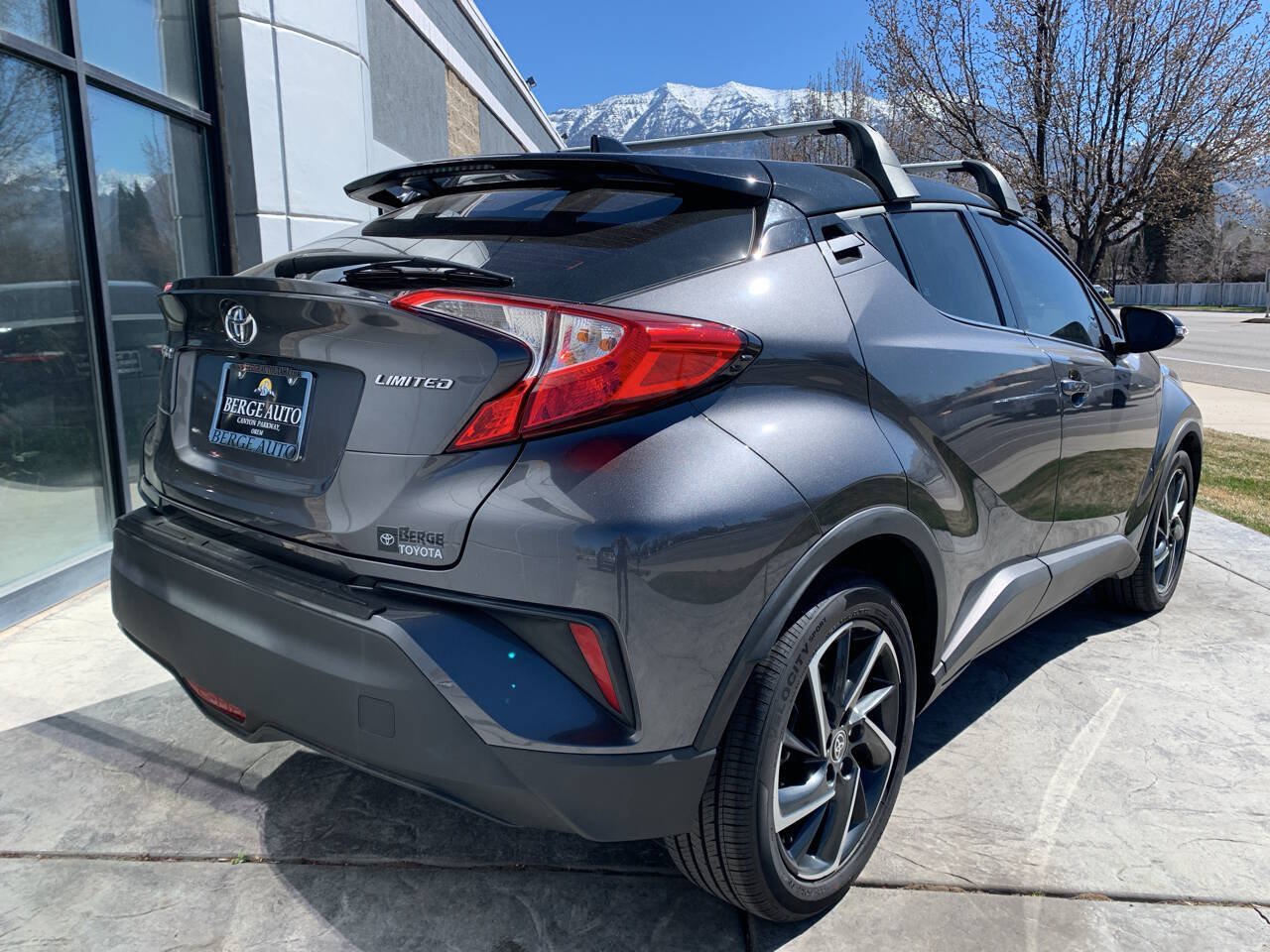Used 2022 Toyota C-HR Limited FWD image 5