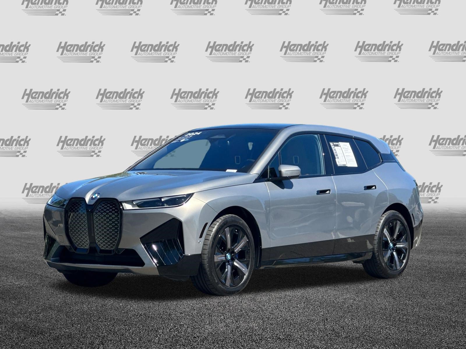 Used 2024 BMW iX xDrive50 w/ Sport Package AWD/4WD image 9