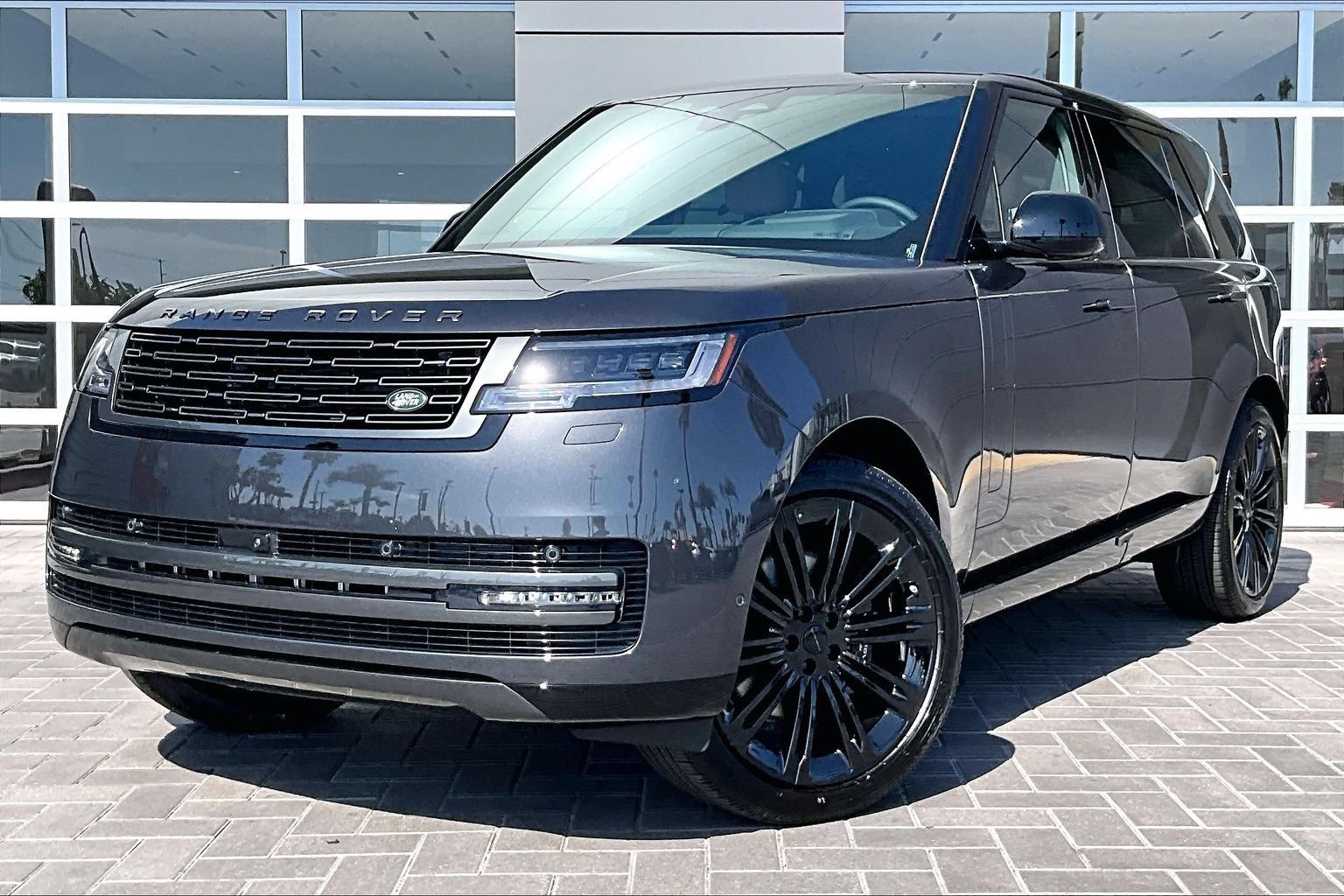 New 2026 Land Rover Range Rover Long Wheelbase SE AWD/4WD image 1