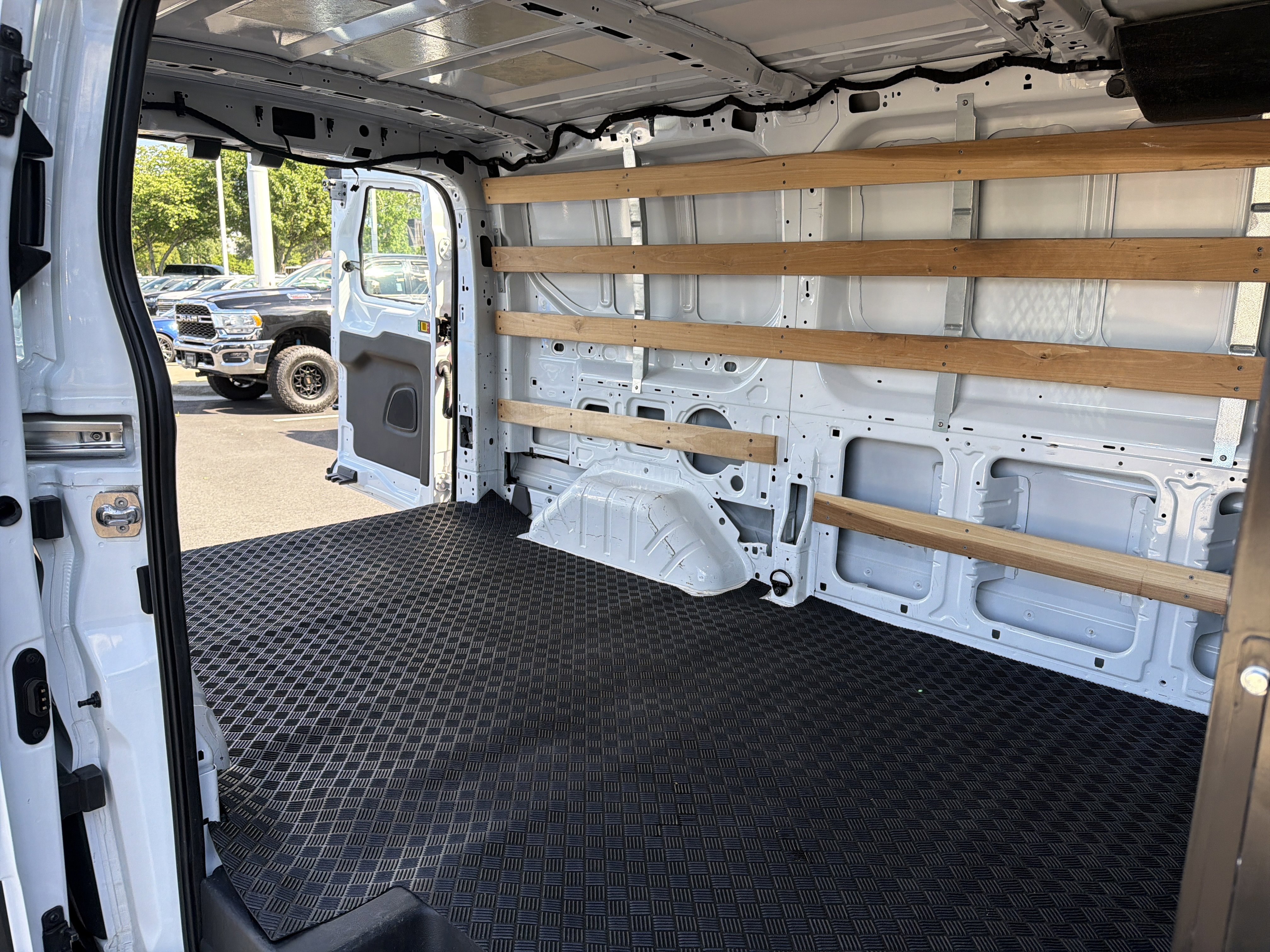 Used 2024 Ford Transit 250 Low Roof w/ Exterior Upgrade Package RWD image 33