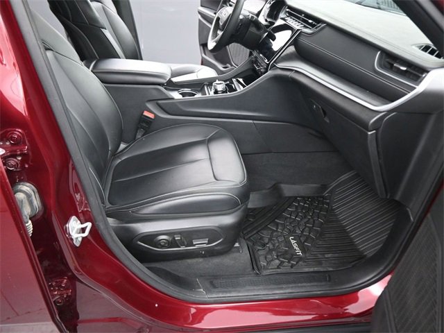 Used 2025 Jeep Grand Cherokee Limited w/ MOPAR Finishing Package image 12