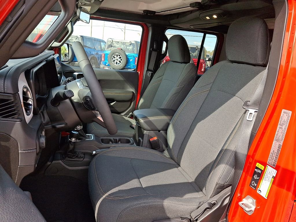 Used 2025 Jeep Wrangler Unlimited Sahara image 15