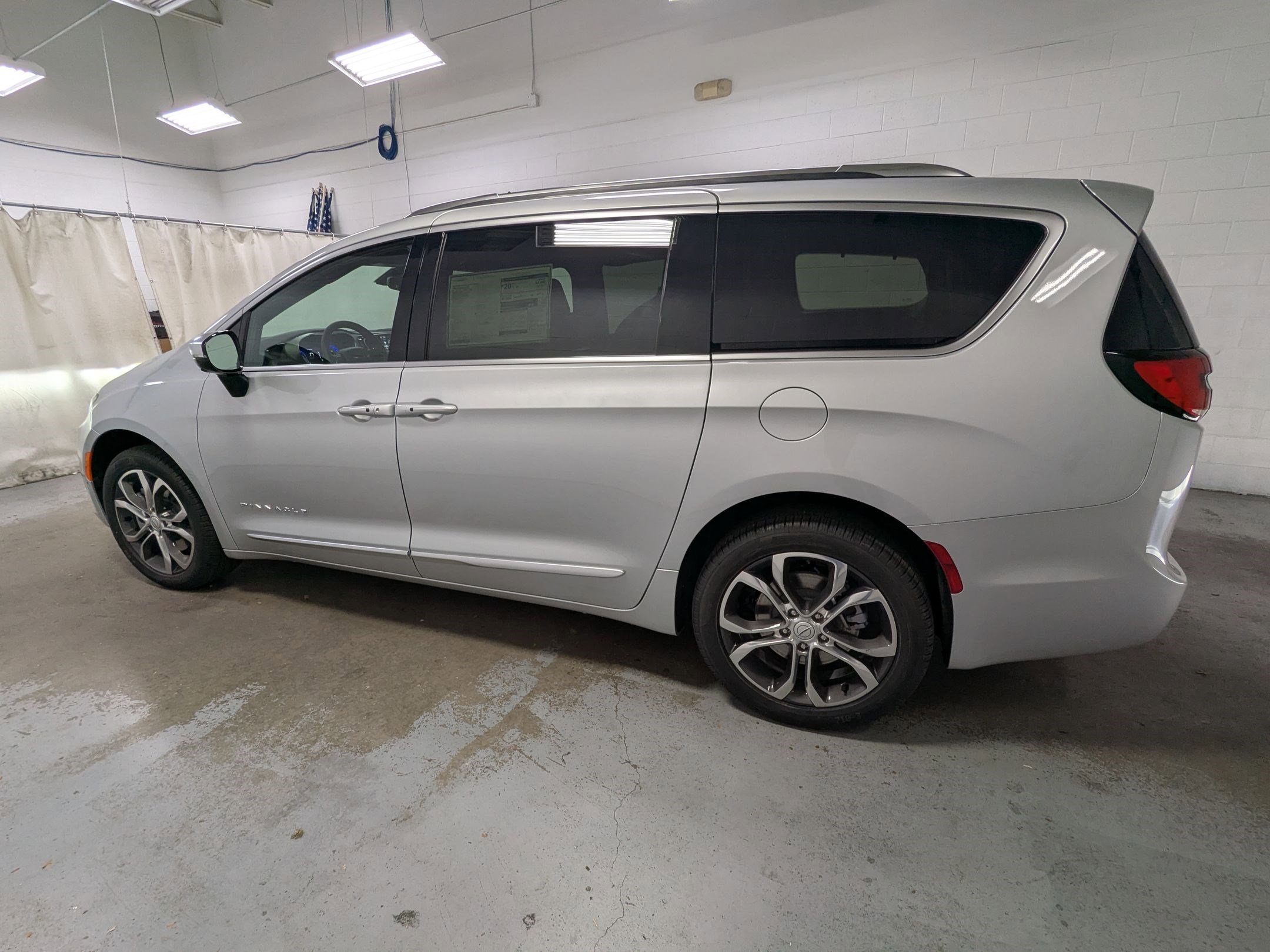 New 2026 Chrysler Pacifica Pinnacle image 8