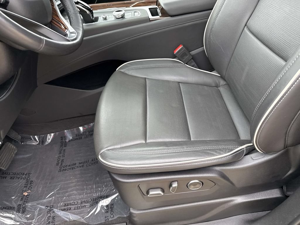 Used 2024 Cadillac Escalade ESV Premium Luxury w/ LPO, Floor Liner Package AWD/4WD image 30