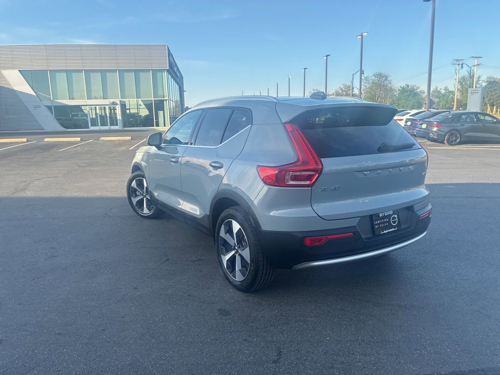 Used 2025 Volvo XC40 B5 Plus image 5