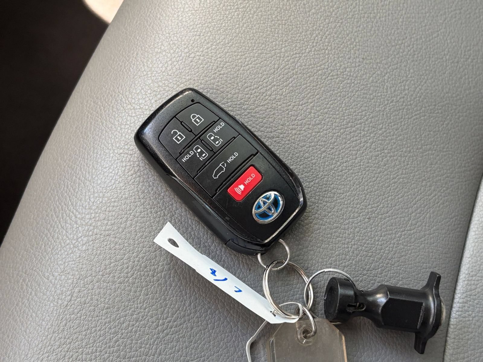 Used 2025 Toyota Sienna XLE FWD image 21