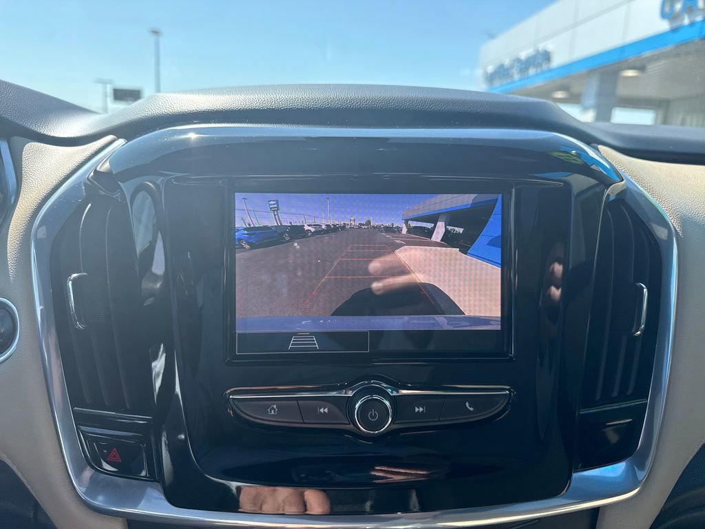 Used 2022 Chevrolet Traverse LS FWD image 22