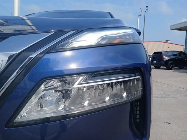 Used 2023 Nissan Rogue SV AWD/4WD image 4
