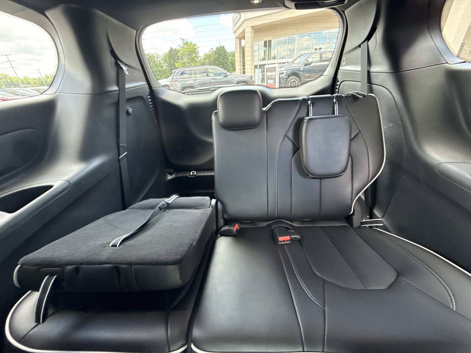 New 2027 Chrysler Pacifica Limited FWD image 17