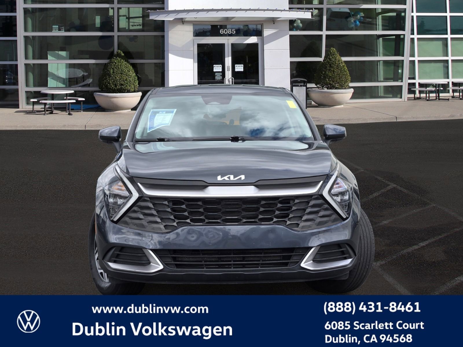 Used 2023 Kia Sportage LX image 2