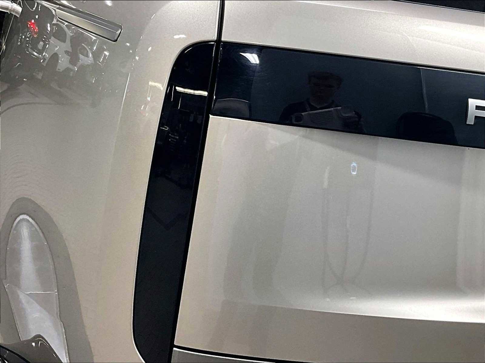 Used 2025 Land Rover Range Rover SE image 34