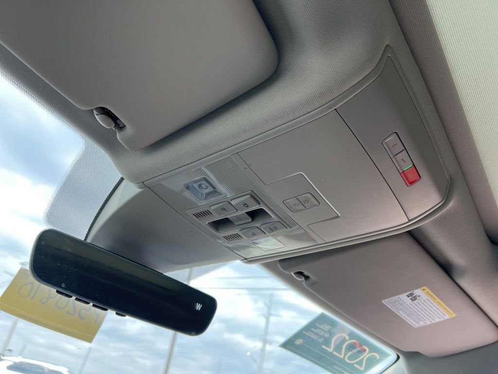 Used 2022 Volkswagen Atlas SEL Premium image 23