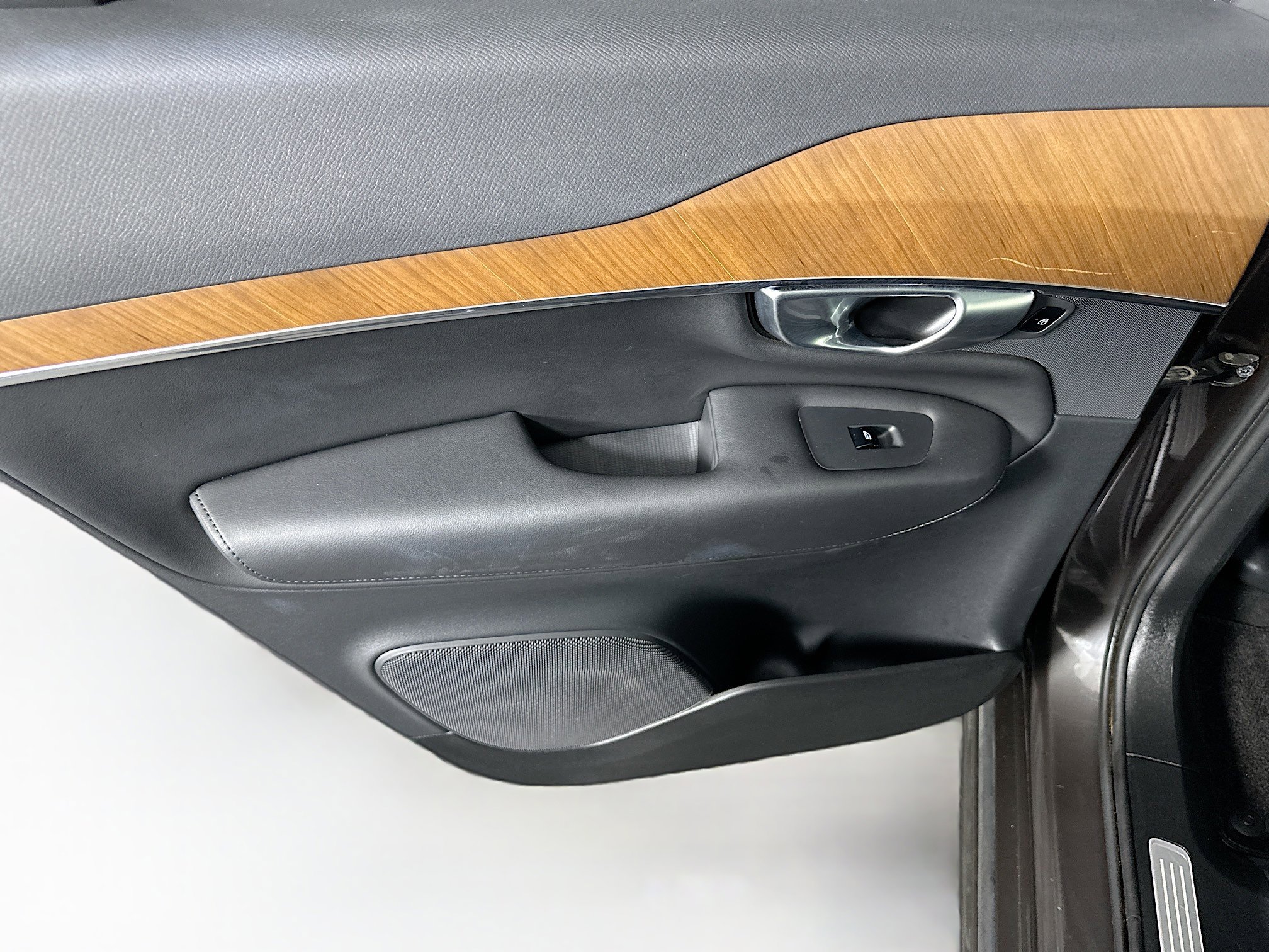 Used 2024 Volvo XC90 B6 Plus image 26