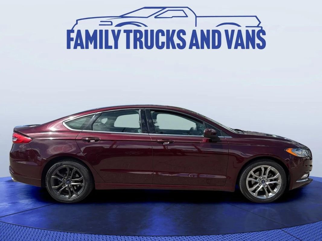 Used 2018 Ford Fusion SE w/ Equipment Group 201A FWD image 6