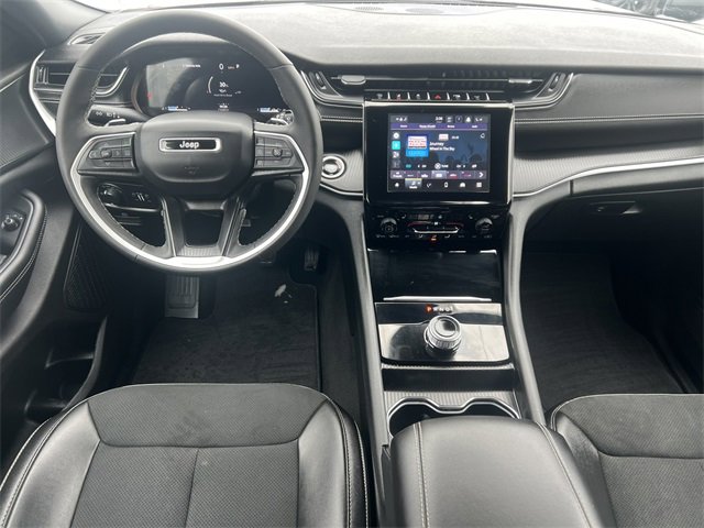 Used 2024 Jeep Grand Cherokee Altitude image 3