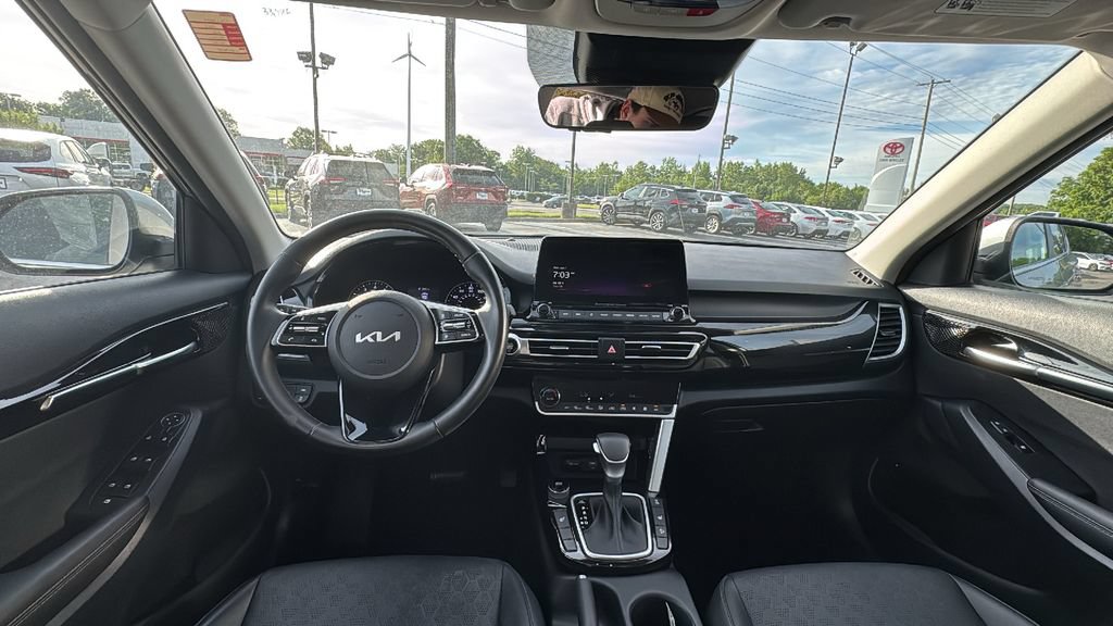 Used 2023 Kia Seltos EX AWD/4WD image 8