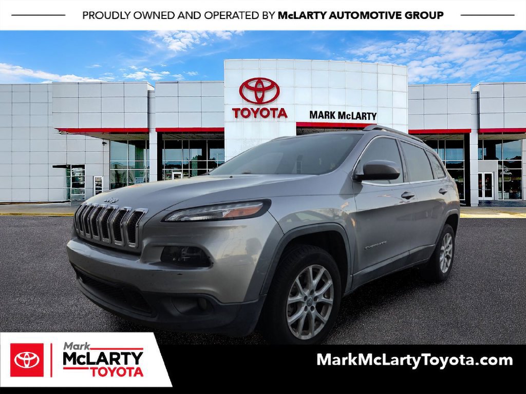 Used 2018 Jeep Cherokee Latitude Plus w/ Comfort/Convenience Group