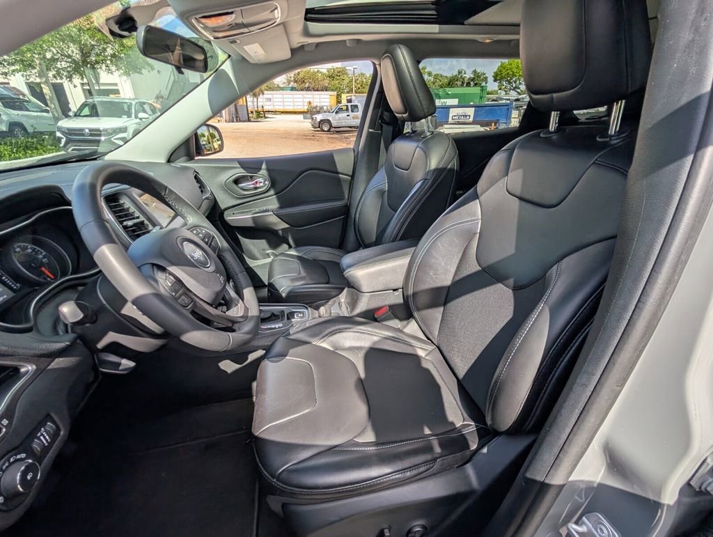 Used 2020 Jeep Cherokee Latitude Plus image 10