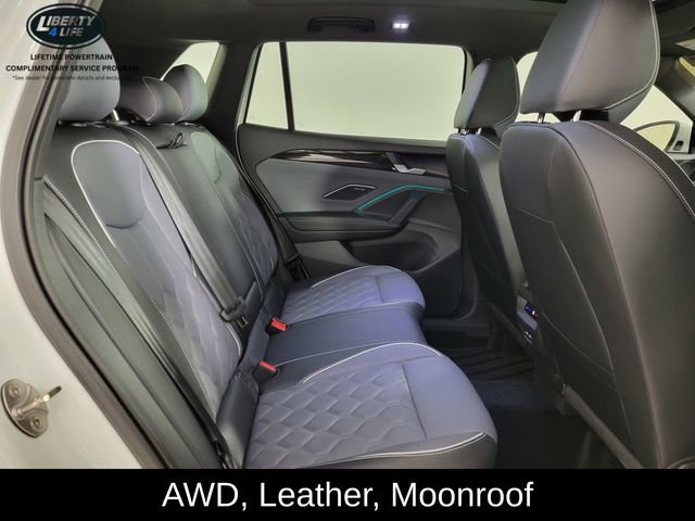 Used 2025 Volkswagen Tiguan SEL R-Line image 17