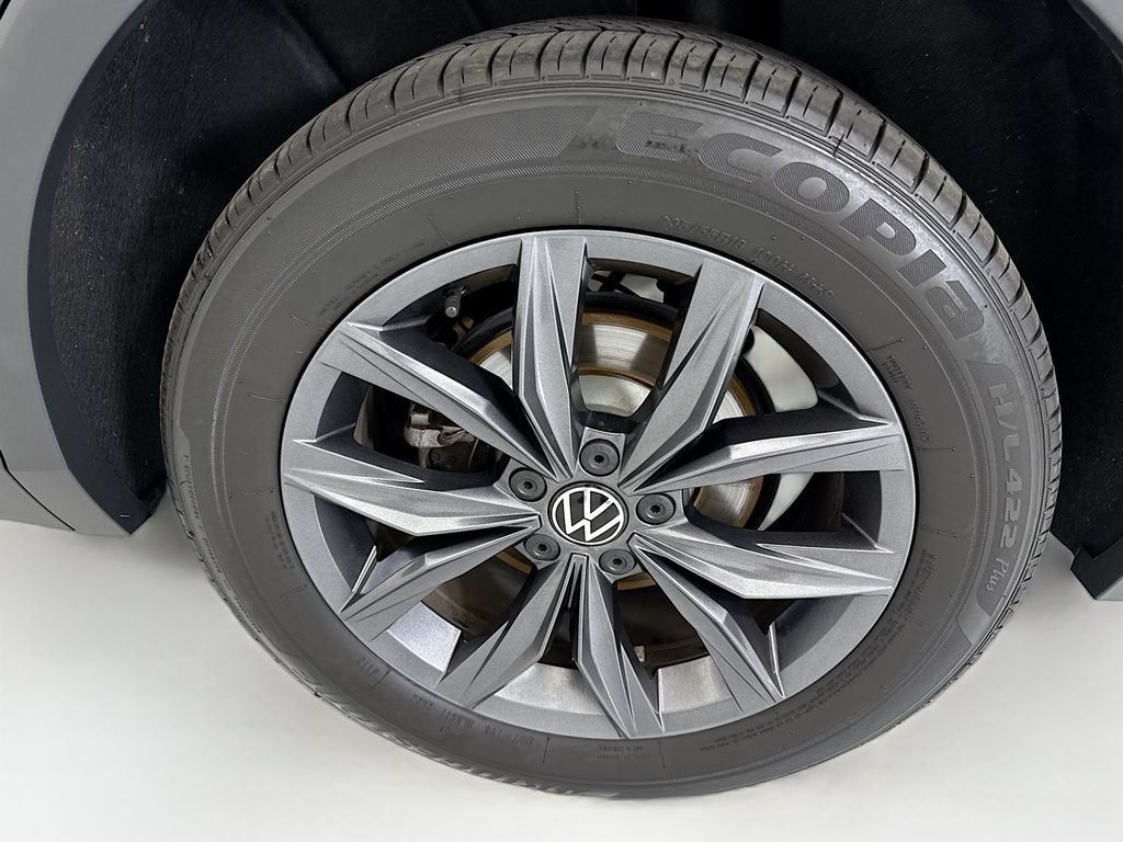 Used 2023 Volkswagen Tiguan SE w/ Panoramic Sunroof Package FWD image 30