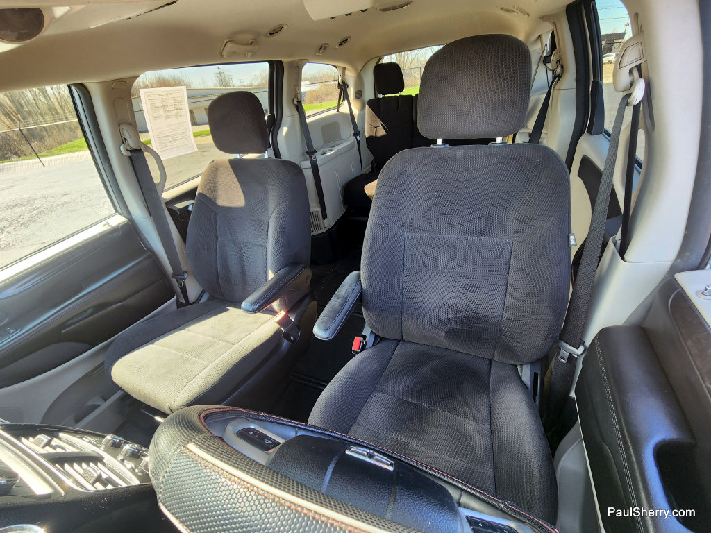Used 2013 Dodge Grand Caravan SXT w/ Rear Park Assist Pkg FWD image 38