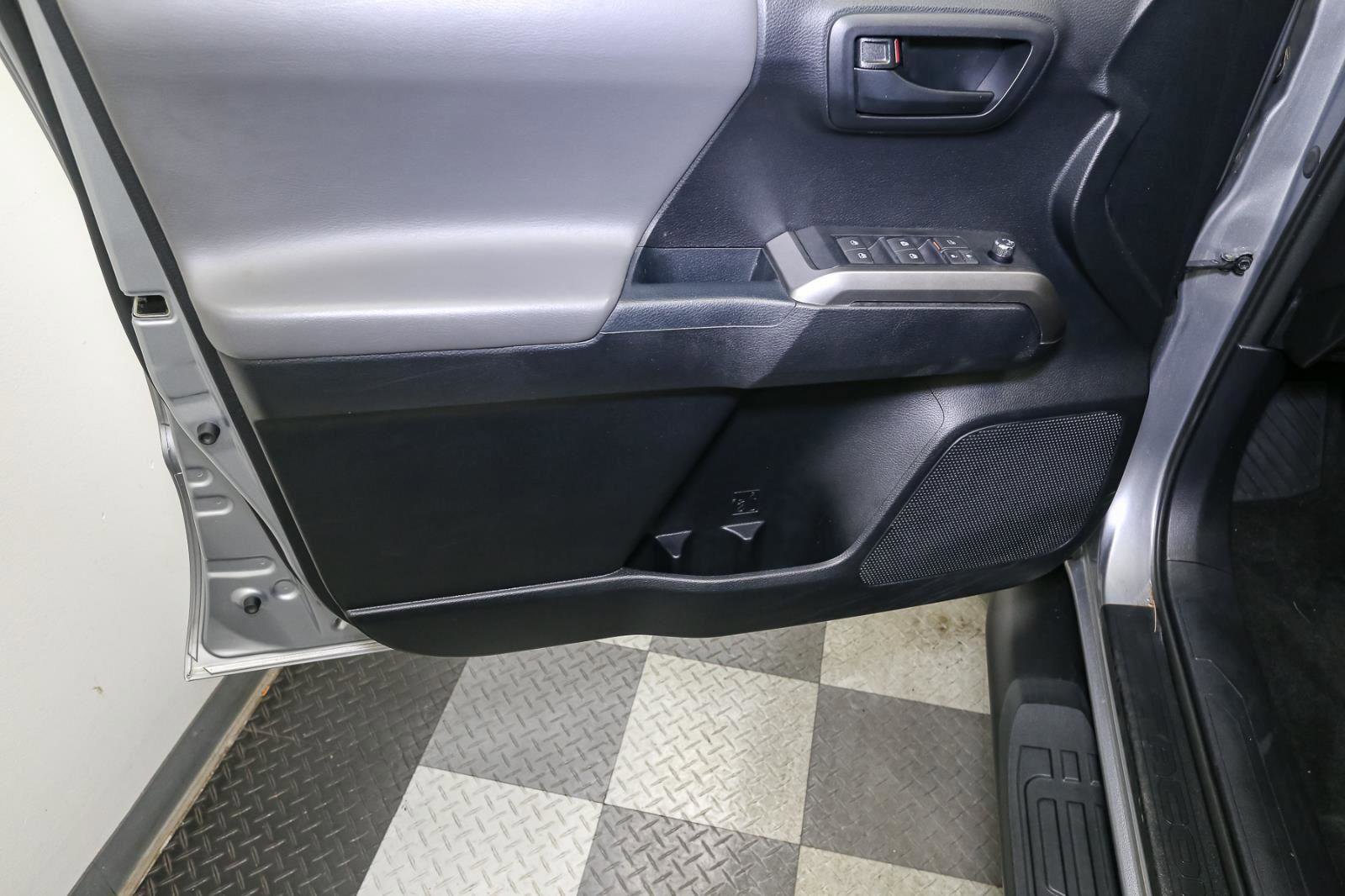 Used 2017 Toyota Tacoma SR5 image 35