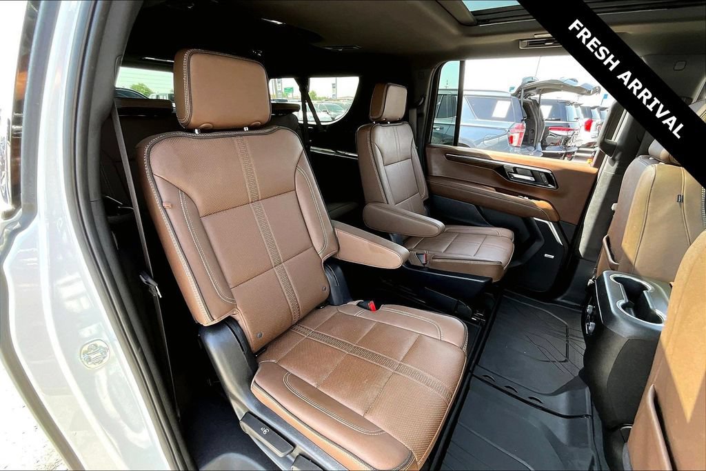 Used 2025 Chevrolet Suburban High Country w/ Sun And Tow Package AWD/4WD image 24
