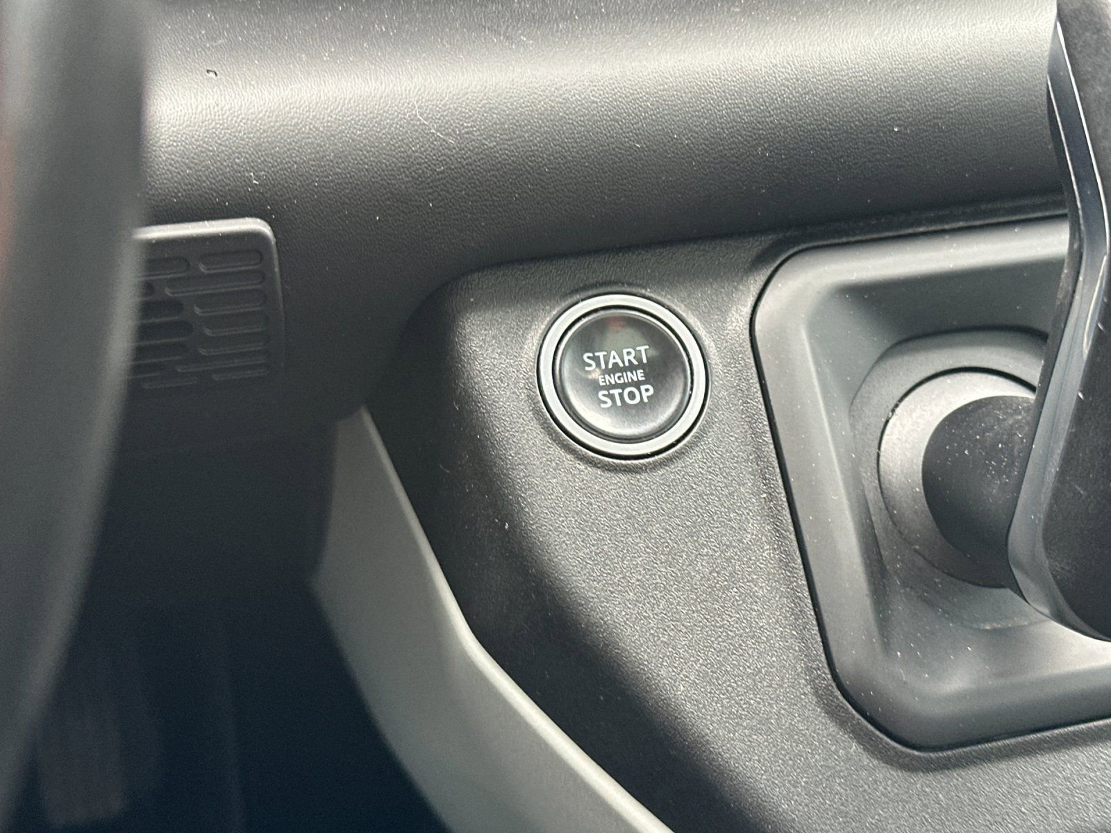 Used 2020 Land Rover Defender 110 HSE image 22