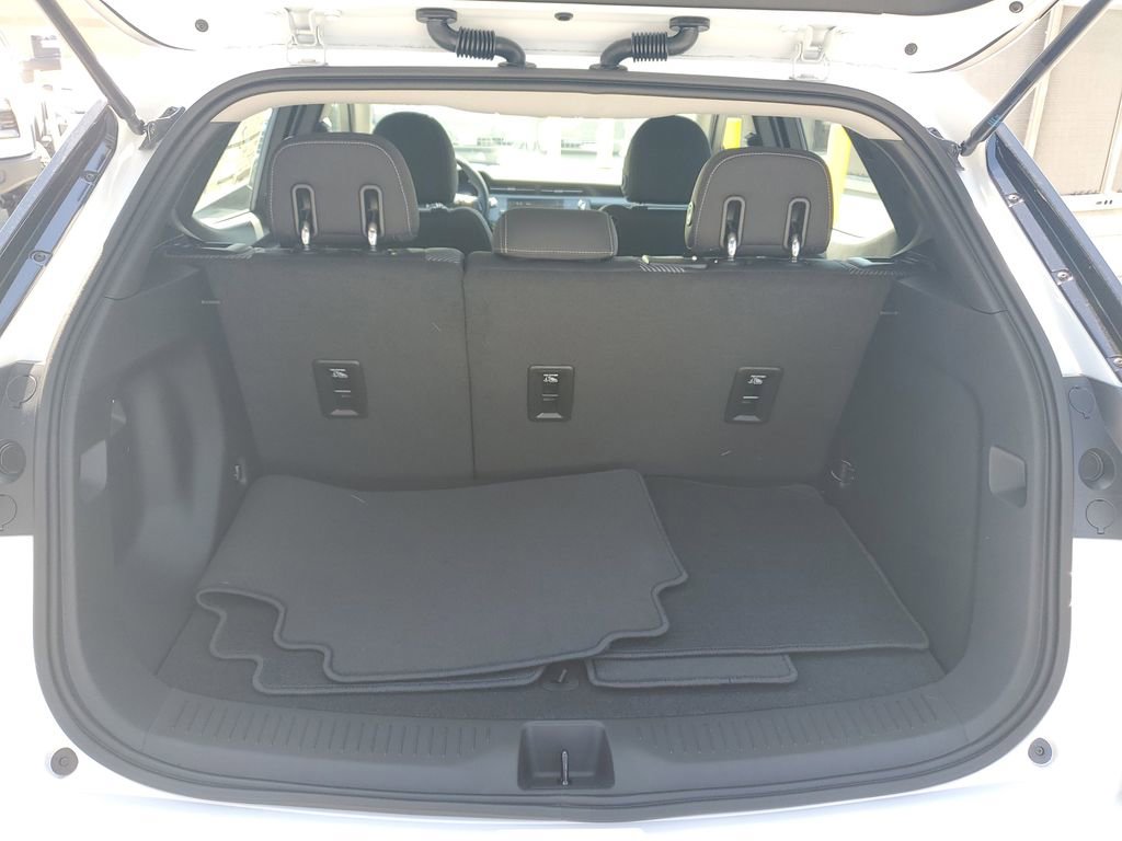 New 2027 Chevrolet Bolt LT image 9