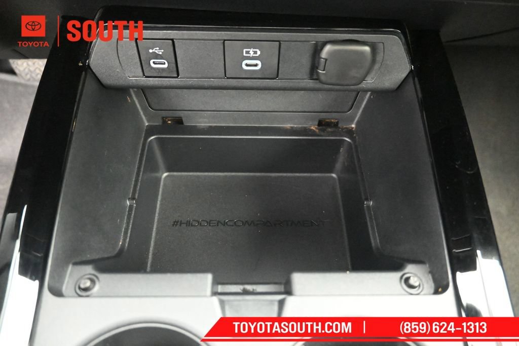 Used 2025 Toyota Prius LE AWD/4WD image 21