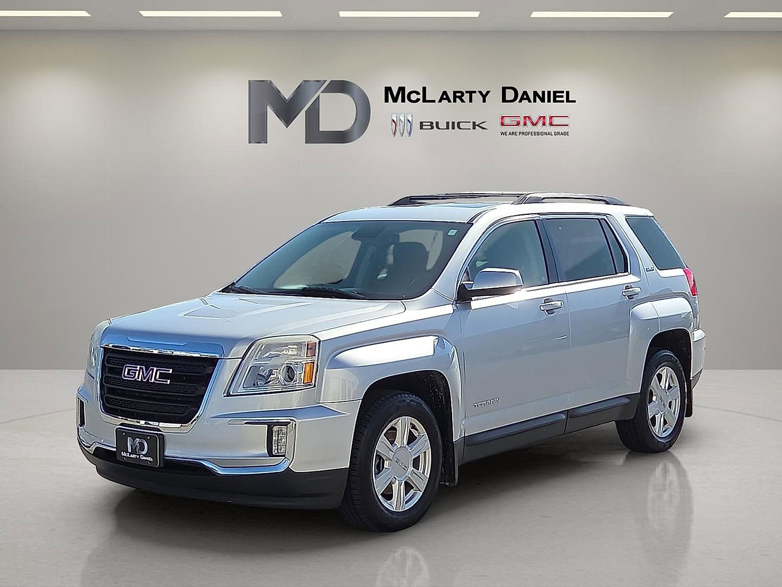 Used 2016 GMC Terrain SLE w/ Convenience Package image 2