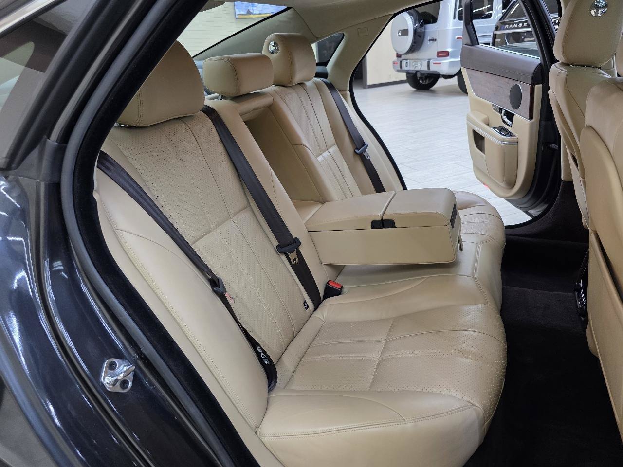 Used 2012 Jaguar XJ RWD image 23