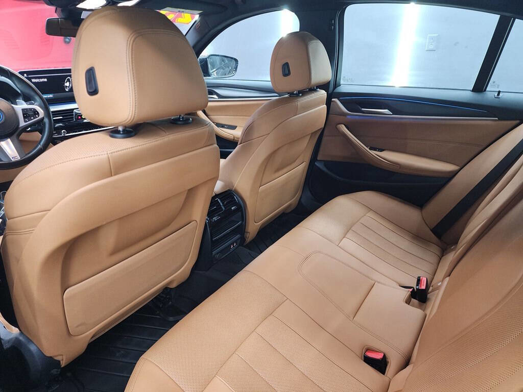 Used 2023 BMW 530e w/ M Sport Package image 12