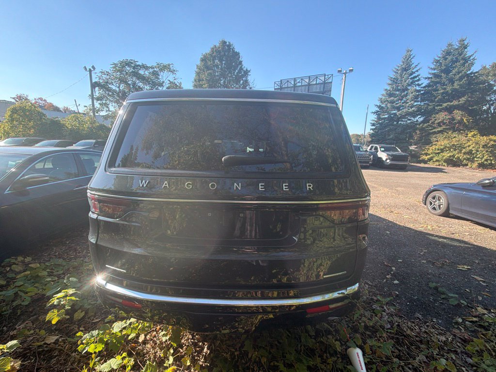 Used 2023 Jeep Wagoneer Series II w/ Premium Group I AWD/4WD image 7