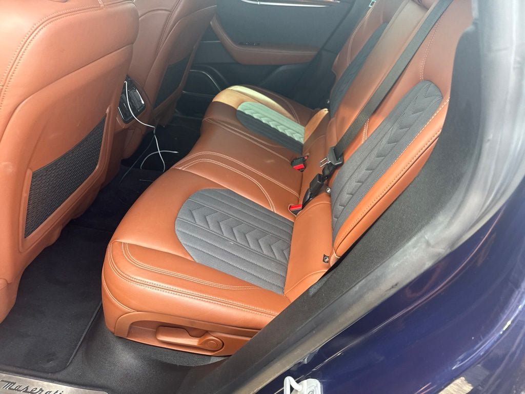 Used 2018 Maserati Levante GranLusso AWD/4WD image 38