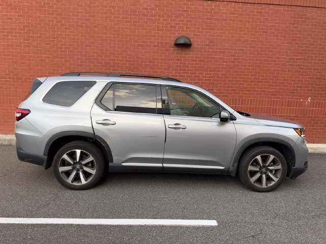 Used 2024 Honda Pilot Elite image 2