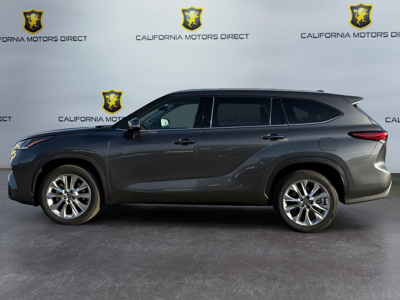 Used 2023 Toyota Highlander Limited image 2