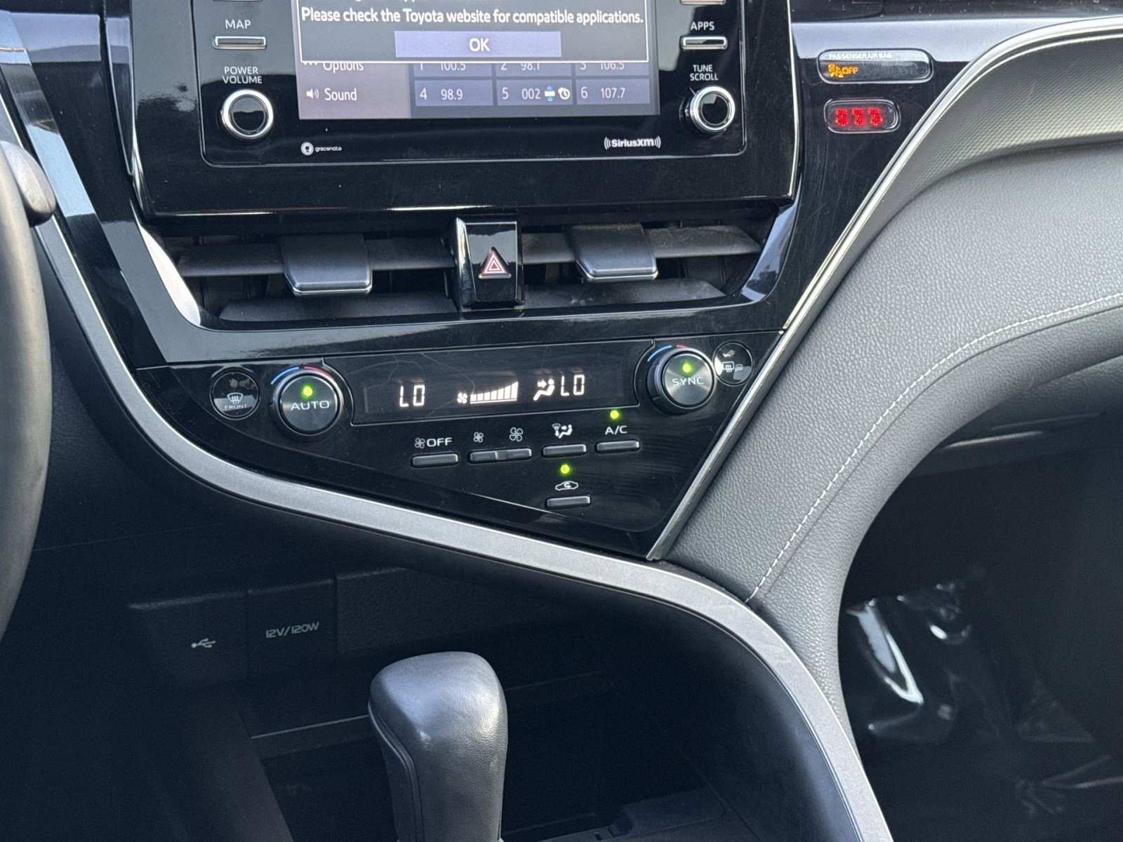 Used 2022 Toyota Camry SE w/ Cold Weather Package image 21