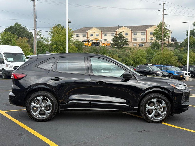 Certified 2023 Ford Escape ST-Line w/ Tech Pack #1 AWD/4WD image 2