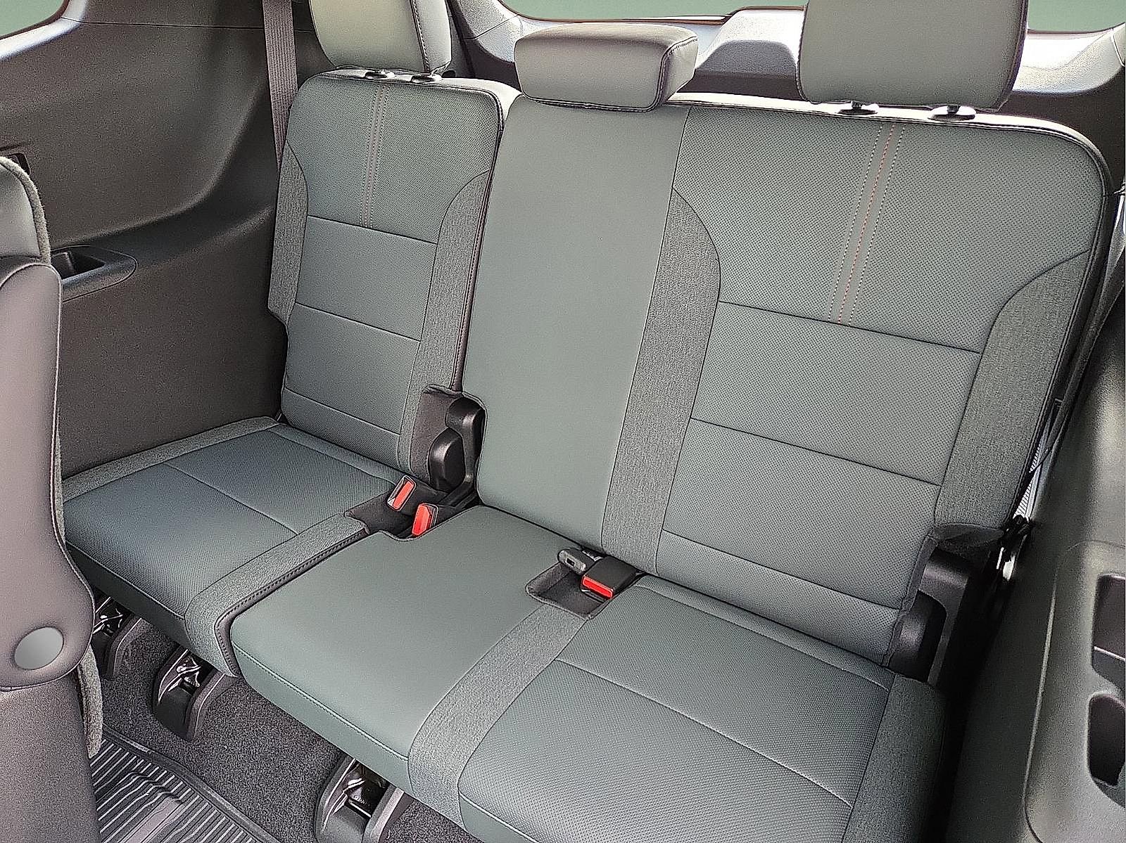 New 2026 GMC Acadia AT4 w/ Luxury Package image 11